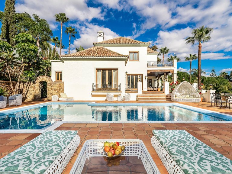 MEDITERANEAN-STYLE GRAND ESTATE FOR SALE IN BENAHAVIS 28