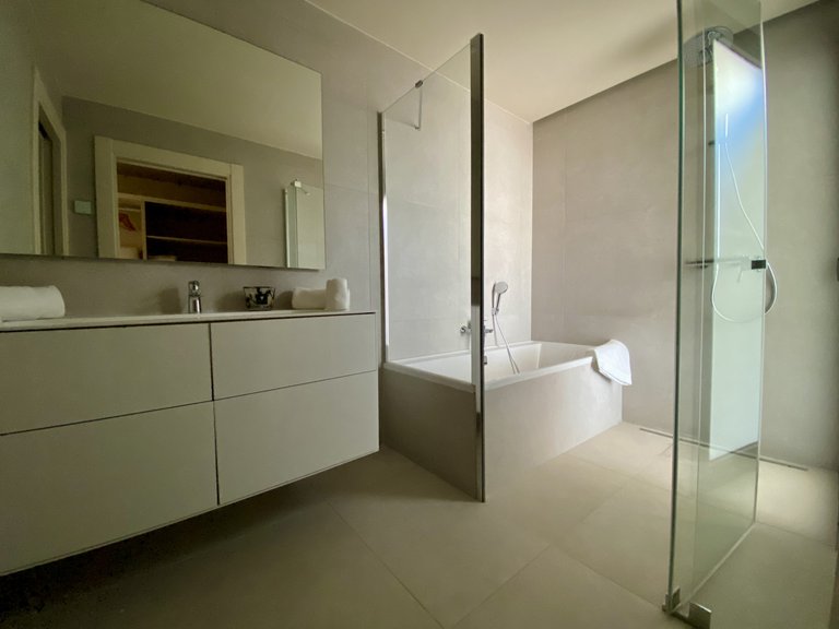 FRONTLINE BEACH APARTMENT WITH GARDEN FOR SALE ON THE NEW GOLDEN MILE, ESTEPONA 14