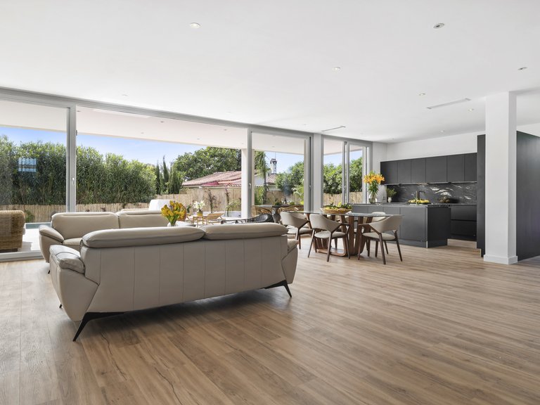 BRANDNEUE STRANDVILLA ZUM VERKAUF IN SAN PEDRO DE ALCANTARA 15