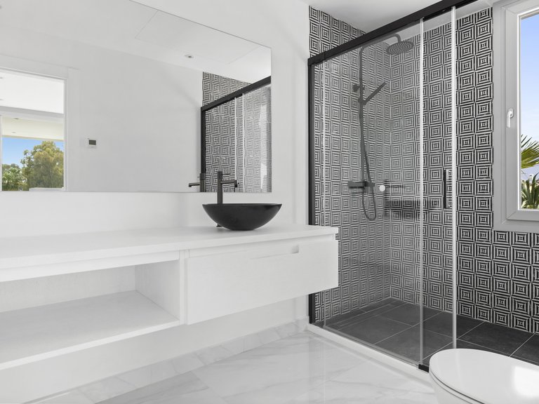 BRANDNEUE STRANDVILLA ZUM VERKAUF IN SAN PEDRO DE ALCANTARA 37
