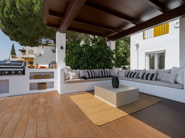 APARTMENT WITH BREATHTAKING TERRACE AND OCEAN VIEWS FOR SALE IN MARBELLA 13