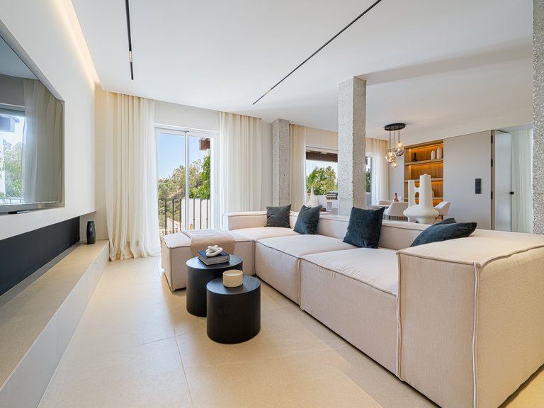 APARTMENT WITH BREATHTAKING TERRACE AND OCEAN VIEWS FOR SALE IN MARBELLA 8
