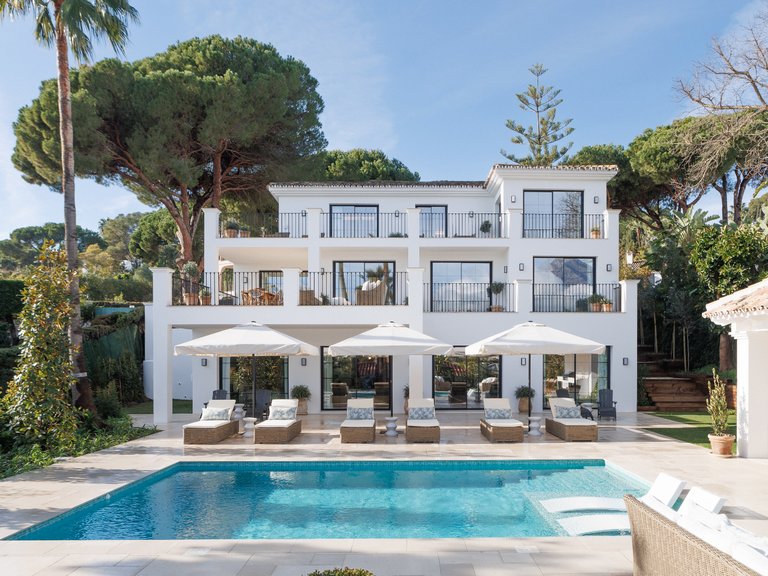 REFINED ANDALUCIAN VILLA FOR SALE IN NUEVA ANDALUCIA, MARBELLA 1