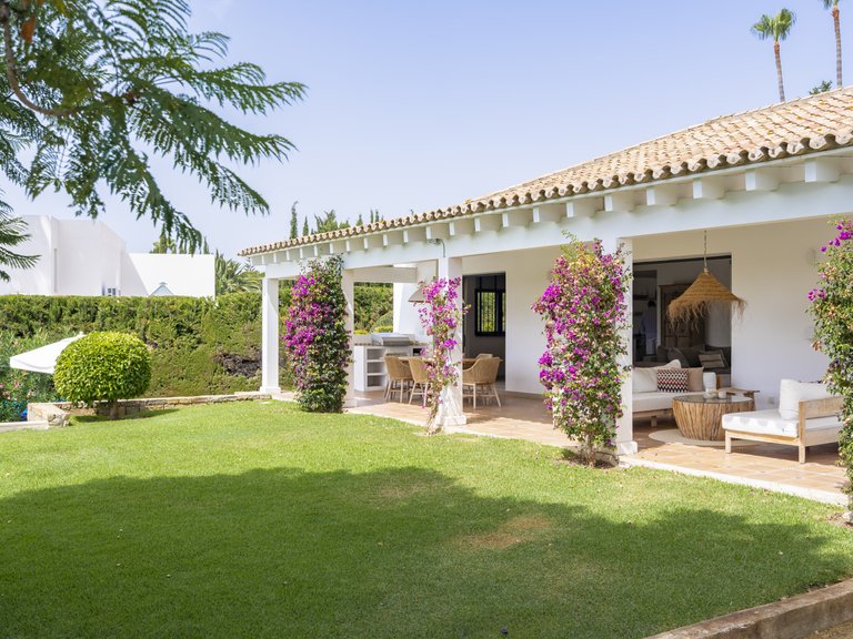 EXQUISITE VILLA OF ANDALUSIAN ARCHITECTURE FOR SALE IN EL PARAISO ALTO, BENAHAVIS 1