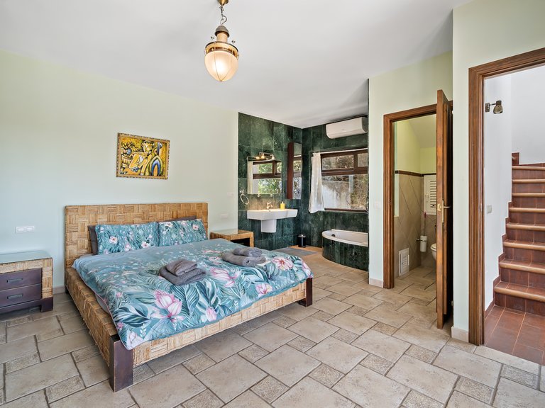 ANDALUSIAN VILLA FOR SALE IN CENTRAL FUENGIROLA 19
