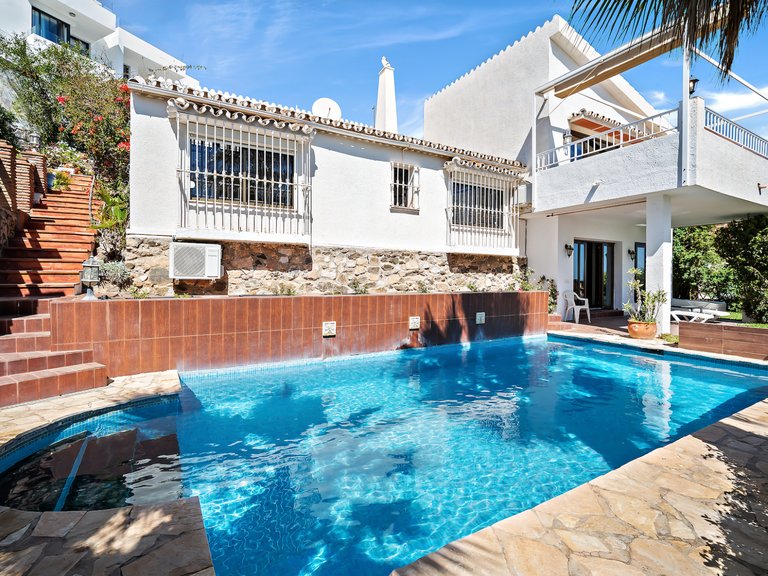 ANDALUSIAN VILLA FOR SALE IN CENTRAL FUENGIROLA 25