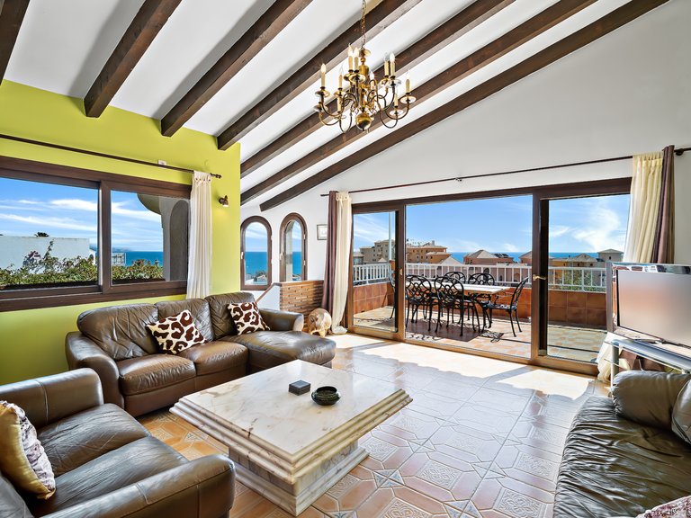 ANDALUSIAN VILLA FOR SALE IN CENTRAL FUENGIROLA 1