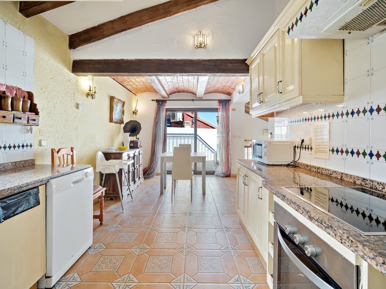 ANDALUSIAN VILLA FOR SALE IN CENTRAL FUENGIROLA 9