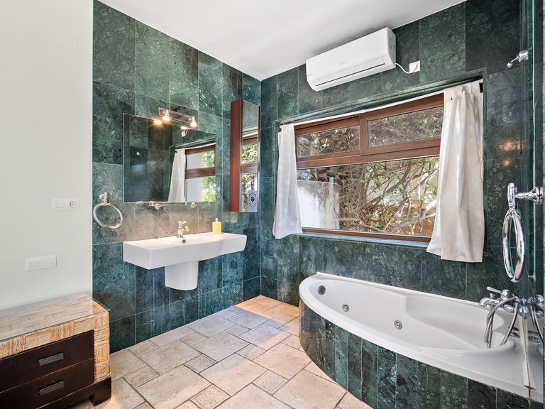 ANDALUSIAN VILLA FOR SALE IN CENTRAL FUENGIROLA 5