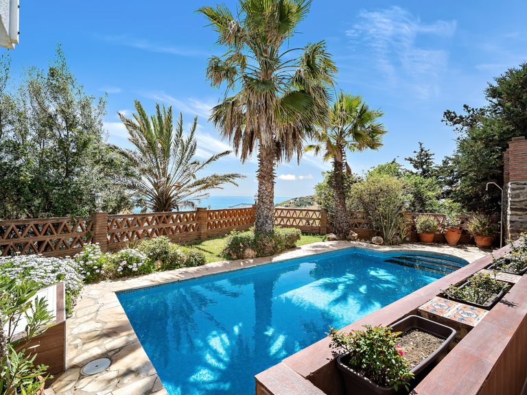 ANDALUSIAN VILLA FOR SALE IN CENTRAL FUENGIROLA 23