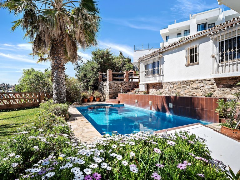 ANDALUSIAN VILLA FOR SALE IN CENTRAL FUENGIROLA 26