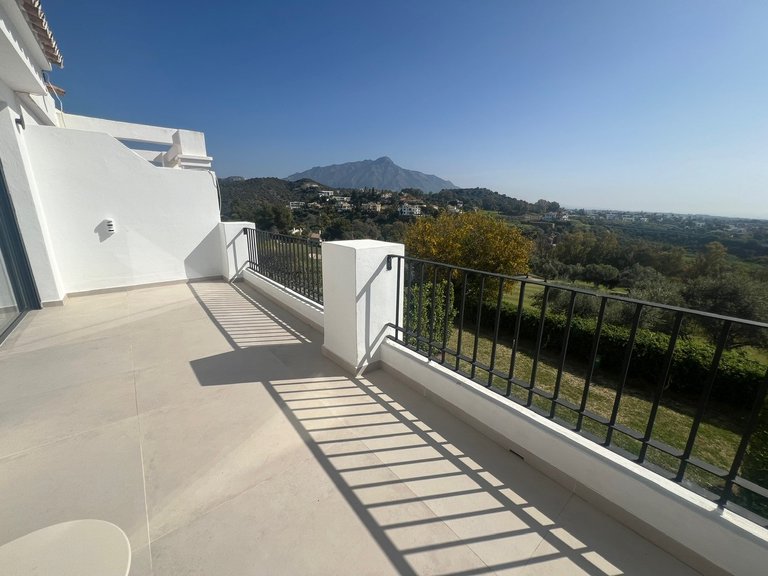RENOVATED TOWNHOUSE WITH FANTASTIC VIEWS FOR SALE IN BENAHAVIS 8
