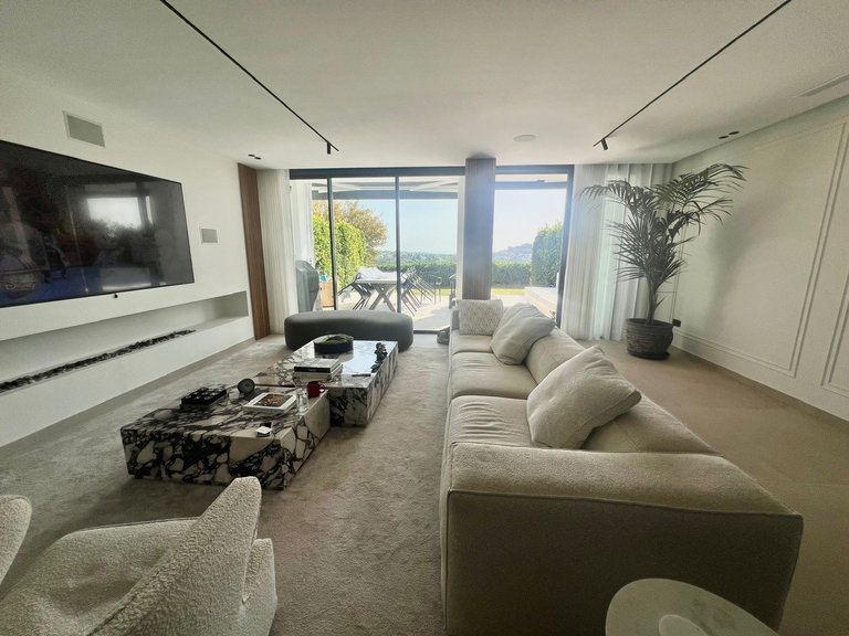RENOVATED TOWNHOUSE WITH FANTASTIC VIEWS FOR SALE IN BENAHAVIS 4