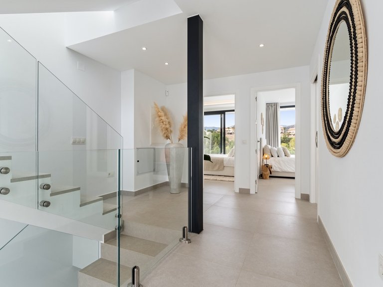 MODERNE GOLFVILLA IN ERSTER LINIE ZUM VERKAUF IN ESTEPONA OST 11