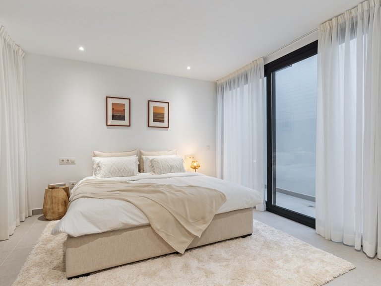 MODERNE GOLFVILLA IN ERSTER LINIE ZUM VERKAUF IN ESTEPONA OST 18