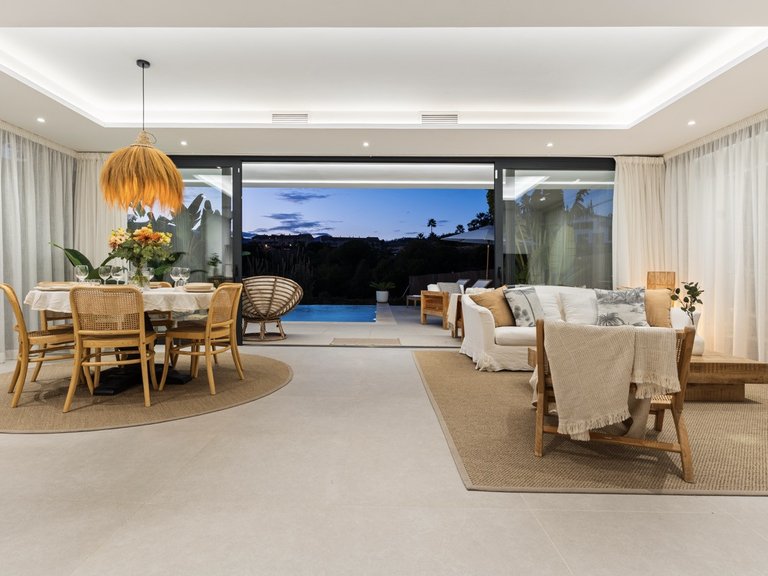 MODERNE GOLFVILLA IN ERSTER LINIE ZUM VERKAUF IN ESTEPONA OST 8