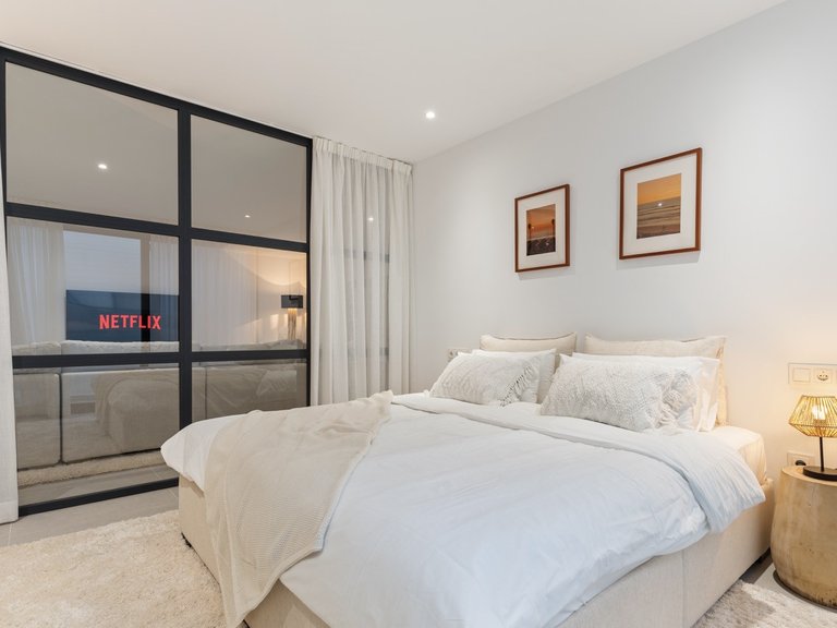 MODERNE GOLFVILLA IN ERSTER LINIE ZUM VERKAUF IN ESTEPONA OST 20