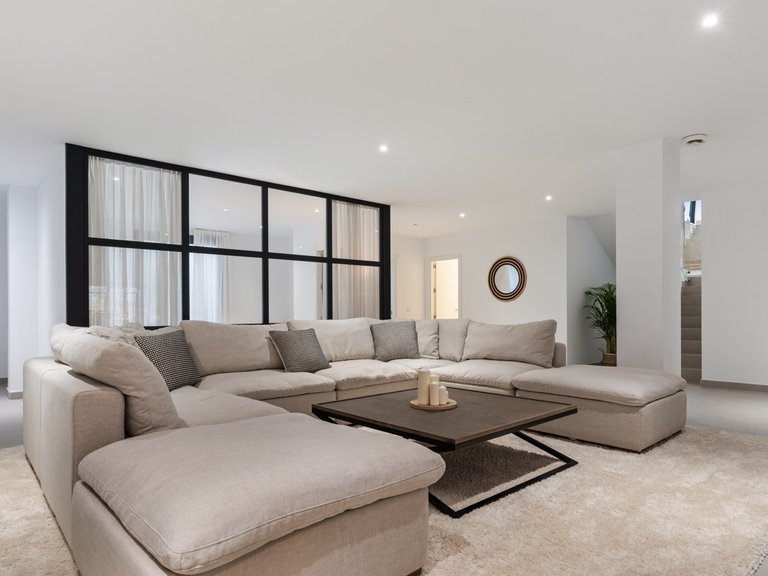 MODERNE GOLFVILLA IN ERSTER LINIE ZUM VERKAUF IN ESTEPONA OST 22