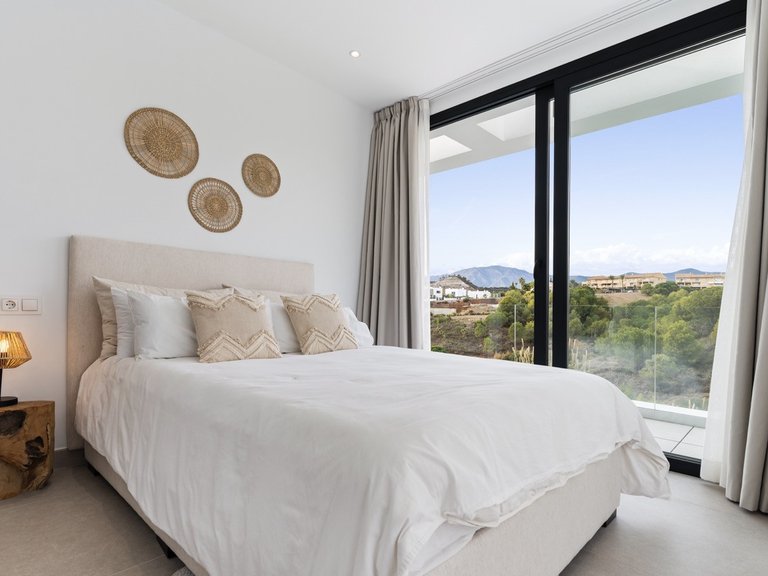 MODERNE GOLFVILLA IN ERSTER LINIE ZUM VERKAUF IN ESTEPONA OST 5