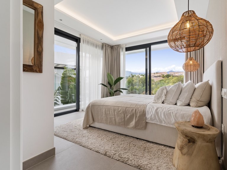 MODERNE GOLFVILLA IN ERSTER LINIE ZUM VERKAUF IN ESTEPONA OST 4