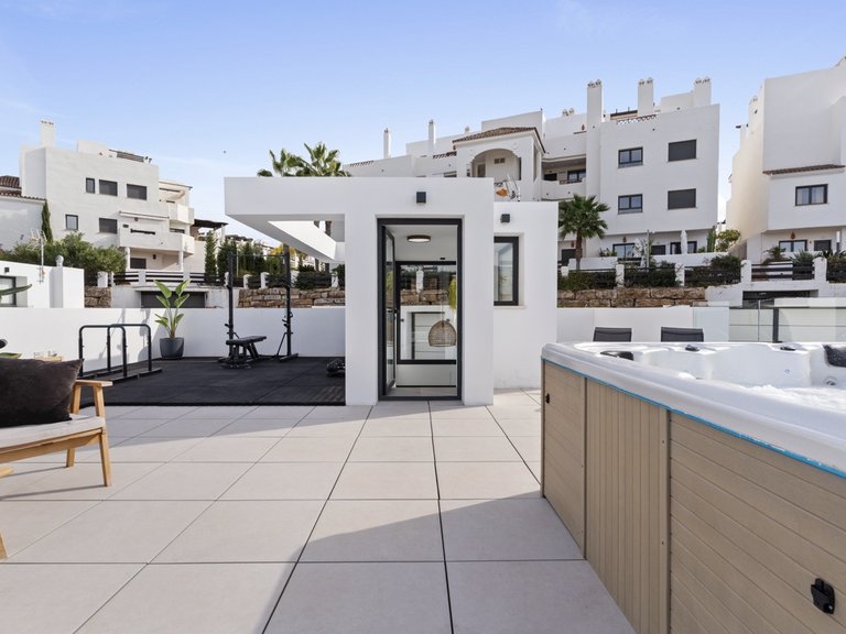 MODERNE GOLFVILLA IN ERSTER LINIE ZUM VERKAUF IN ESTEPONA OST 6