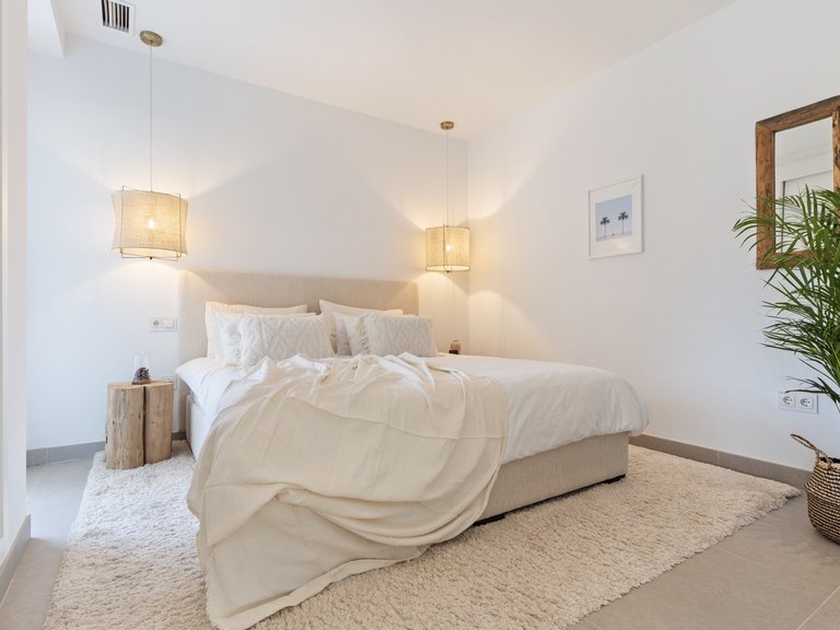 MODERNE GOLFVILLA IN ERSTER LINIE ZUM VERKAUF IN ESTEPONA OST 16
