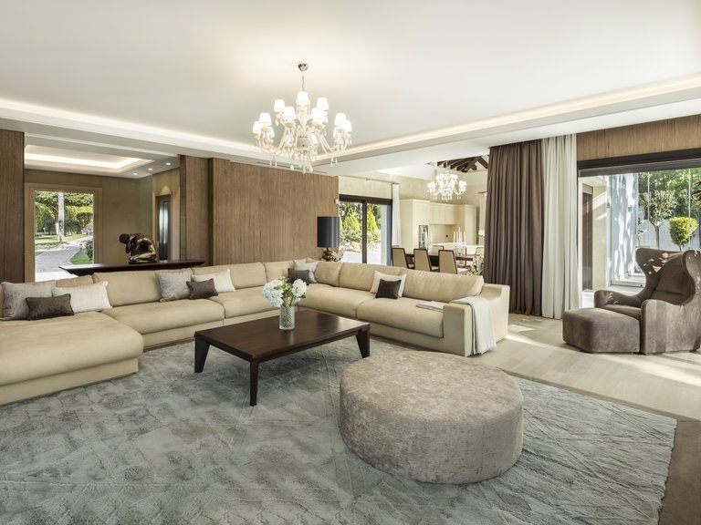 FRONTLINE GOLF VILLA FOR SALE IN NUEVA ANDALUCIA, MARBELLA 2