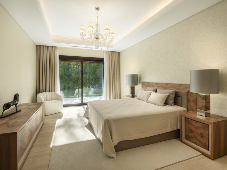 FRONTLINE GOLF VILLA FOR SALE IN NUEVA ANDALUCIA, MARBELLA 17