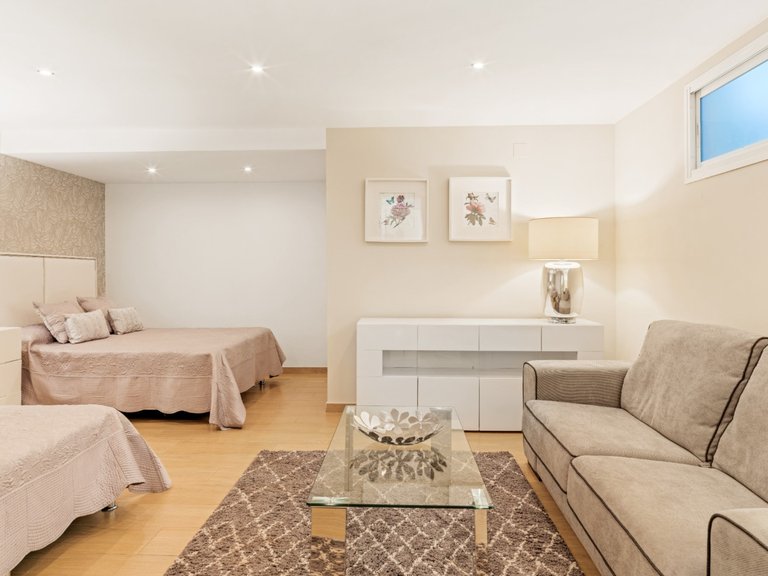 EXQUISITA VILLA EN PRIMERA LÍNEA DE PLAYA EN VENTA EN MARBELLA ESTE 25