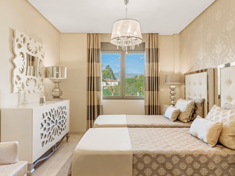 EXQUISITA VILLA EN PRIMERA LÍNEA DE PLAYA EN VENTA EN MARBELLA ESTE 28