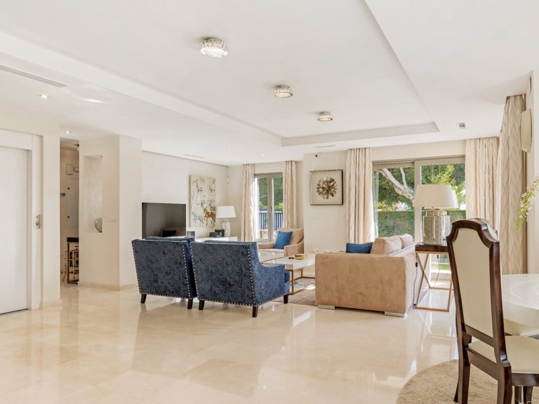 EXQUISITA VILLA EN PRIMERA LÍNEA DE PLAYA EN VENTA EN MARBELLA ESTE 15