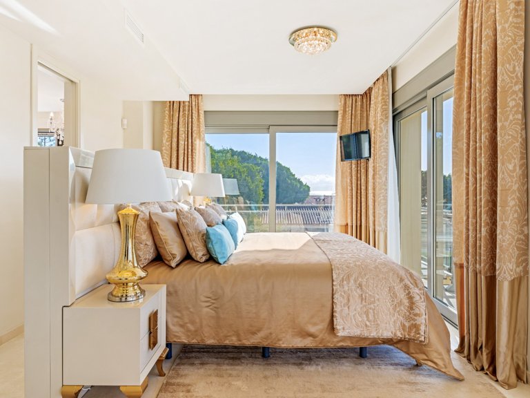 EXQUISITA VILLA EN PRIMERA LÍNEA DE PLAYA EN VENTA EN MARBELLA ESTE 20