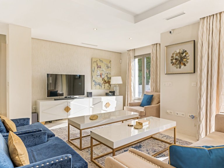EXQUISITA VILLA EN PRIMERA LÍNEA DE PLAYA EN VENTA EN MARBELLA ESTE 17