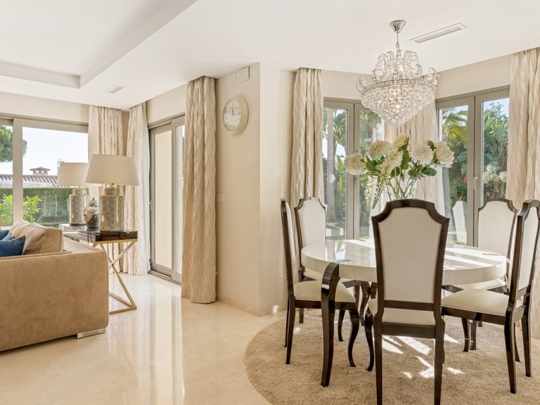 EXQUISITA VILLA EN PRIMERA LÍNEA DE PLAYA EN VENTA EN MARBELLA ESTE 7