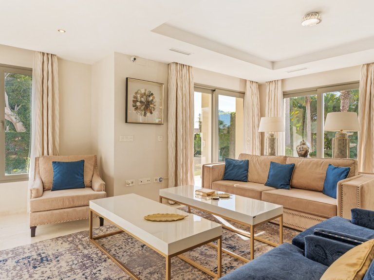EXQUISITA VILLA EN PRIMERA LÍNEA DE PLAYA EN VENTA EN MARBELLA ESTE 3