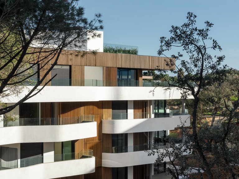 LIEBES APARTMENT IM ERDGESCHOSS MIT GARTEN ZU VERKAUFEN IN SOTOGRANDE 2