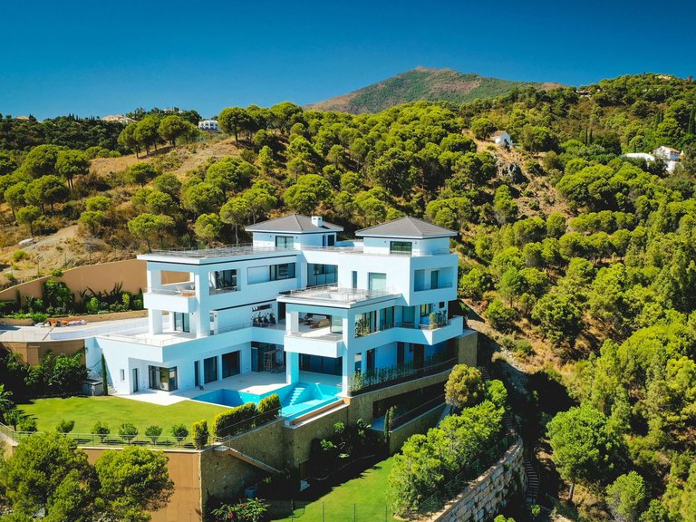 EINZIGARTIGE VILLA ZUM VERKAUF AUF DEN HÜGELN VON ALCUZCUZ, BENAHAVIS 8