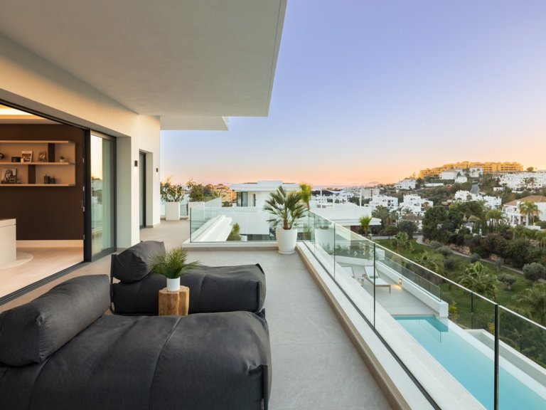 ESPECTACULAR VILLA CON VISTAS AL GOLF EN VENTA EN LA NUEVA MILLA DE ORO, ESTEPONA 16