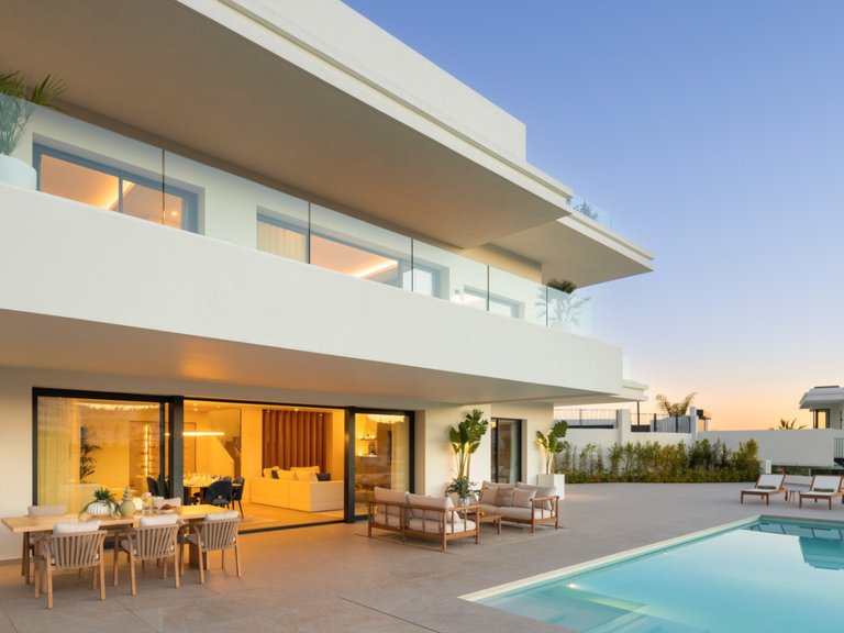 ESPECTACULAR VILLA CON VISTAS AL GOLF EN VENTA EN LA NUEVA MILLA DE ORO, ESTEPONA 9