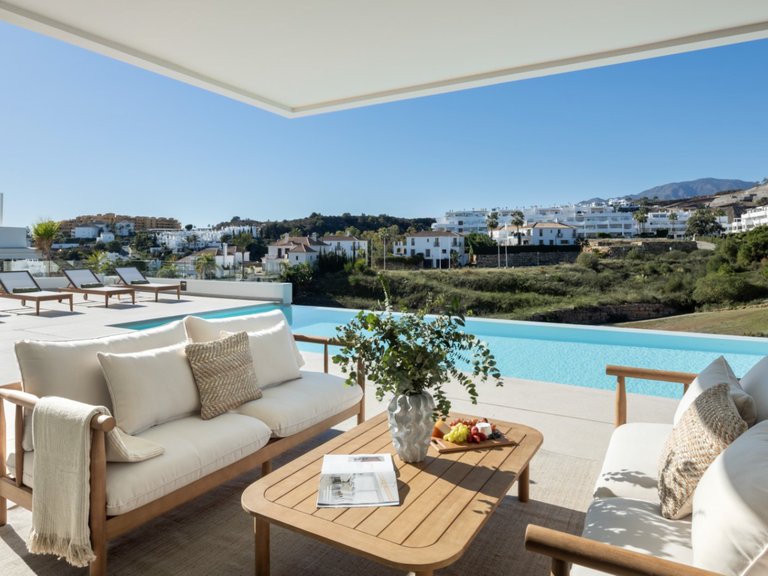 ESPECTACULAR VILLA CON VISTAS AL GOLF EN VENTA EN LA NUEVA MILLA DE ORO, ESTEPONA 3
