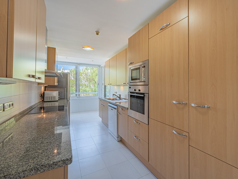FRONT LINE GOLF APARTMENT FOR SALE IN NUEVA ANDALUCIA 12