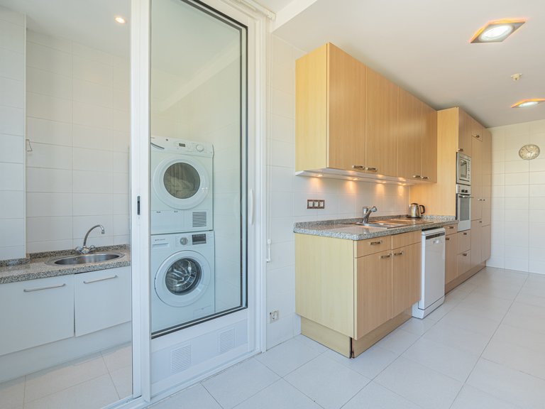 FRONT LINE GOLF APARTMENT FOR SALE IN NUEVA ANDALUCIA 10