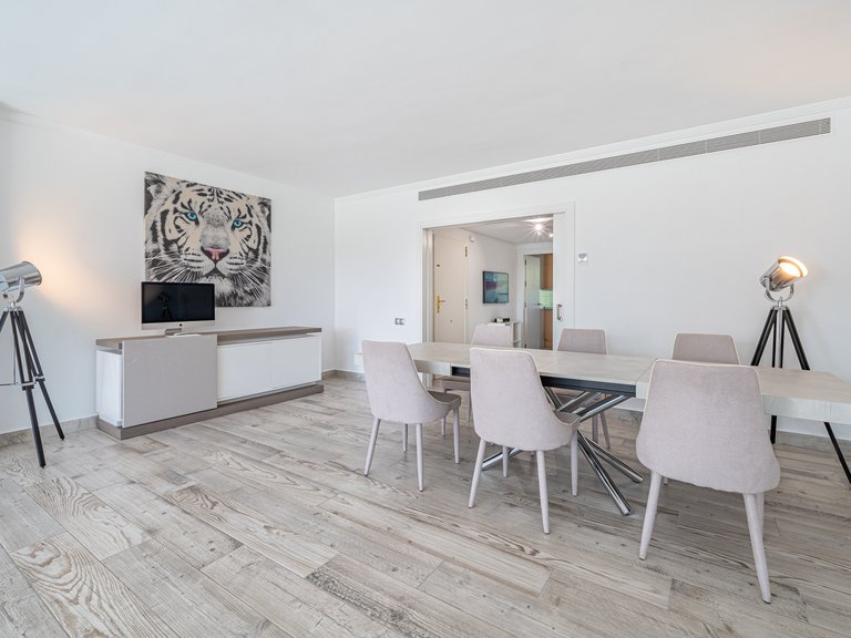 FRONT LINE GOLF APARTMENT FOR SALE IN NUEVA ANDALUCIA 3