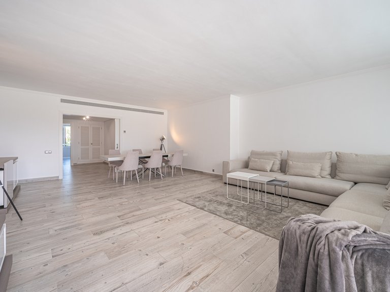 FRONT LINE GOLF APARTMENT FOR SALE IN NUEVA ANDALUCIA 8