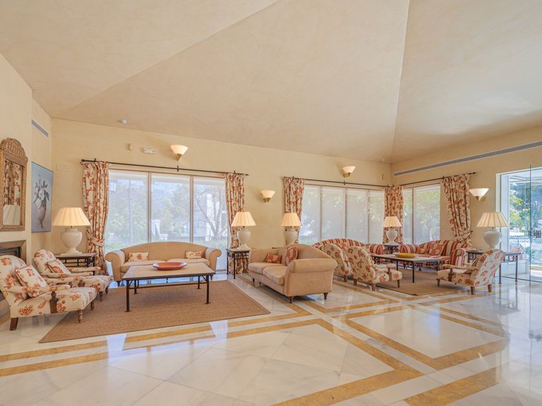 FRONT LINE GOLF APARTMENT FOR SALE IN NUEVA ANDALUCIA 30