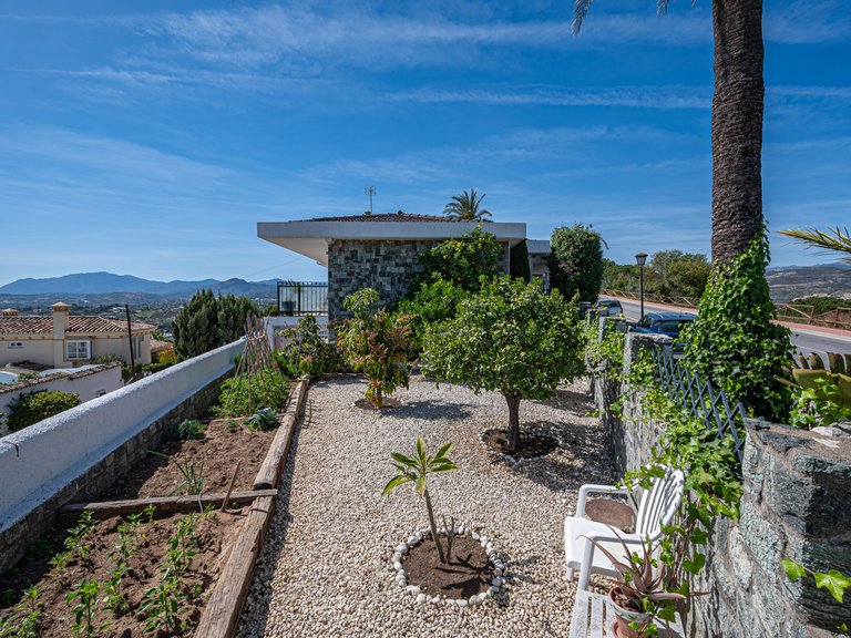 TYPICAL ANDALUSIAN VILLA FOR SALE IN NUEVA ANDALUCIA 19