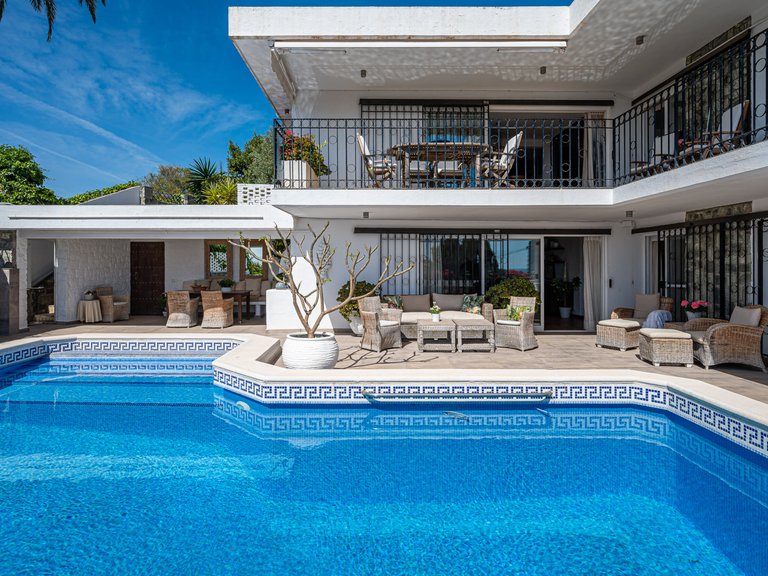 TYPICAL ANDALUSIAN VILLA FOR SALE IN NUEVA ANDALUCIA 4