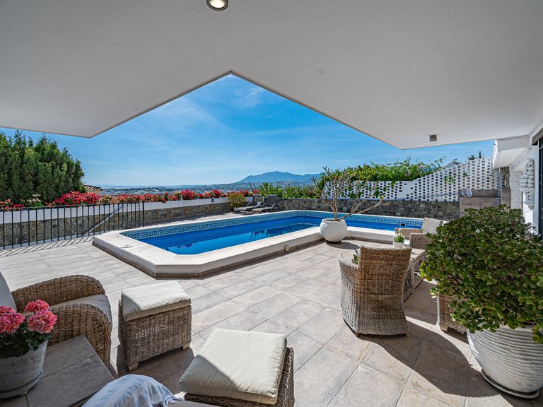 TYPICAL ANDALUSIAN VILLA FOR SALE IN NUEVA ANDALUCIA 14