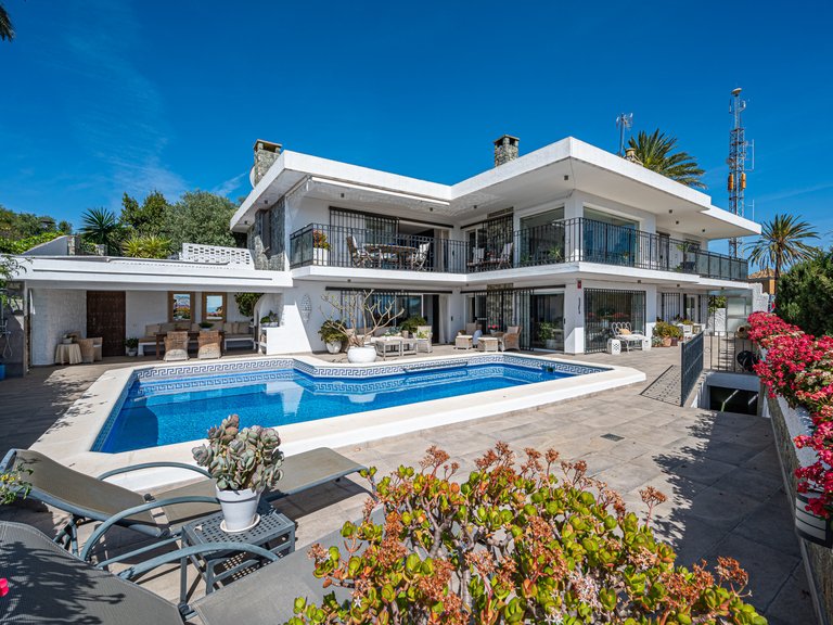 TYPICAL ANDALUSIAN VILLA FOR SALE IN NUEVA ANDALUCIA 1