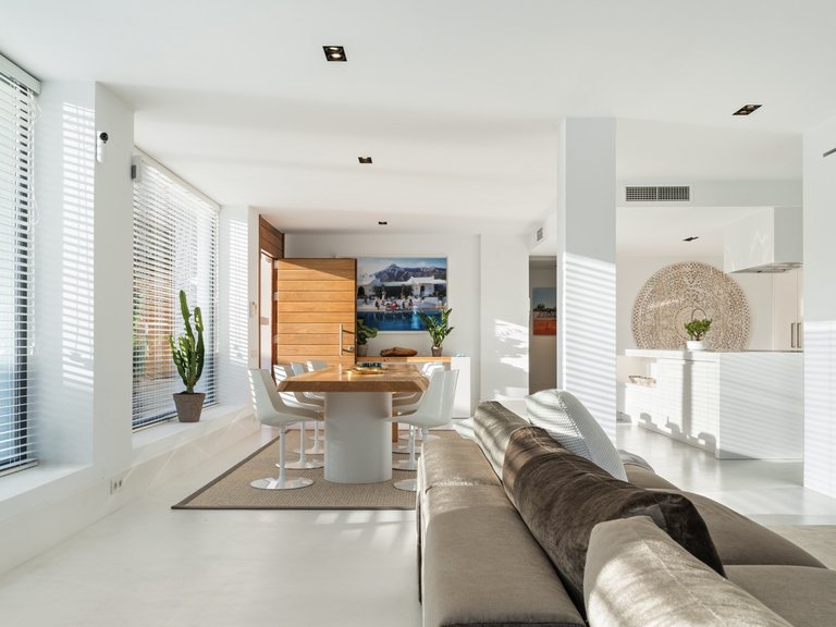 ZEITGENÖSSISCHE VILLA ZUM VERKAUF IN NUEVA ANDALUCÍA, MARBELLA 2